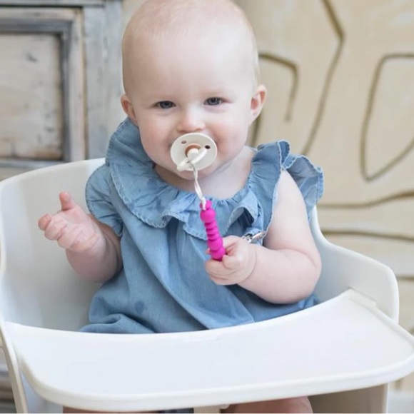 Like New Bella Tunno Violet Red Pacifier Clip for newborn and up - Picture 7 of 7